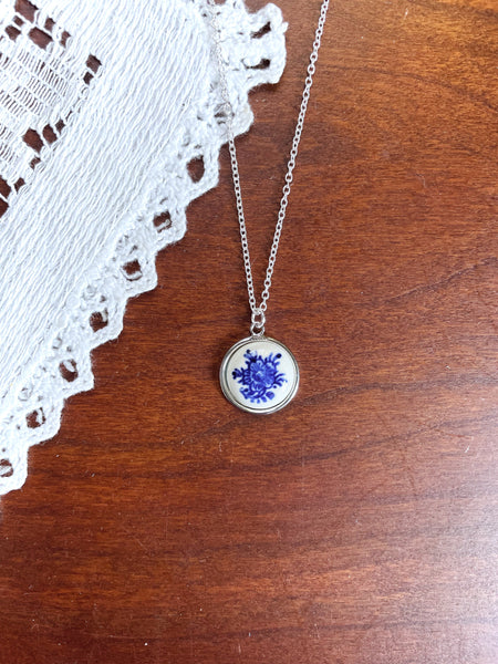 Small Silver Delft Floral Pendant Necklace