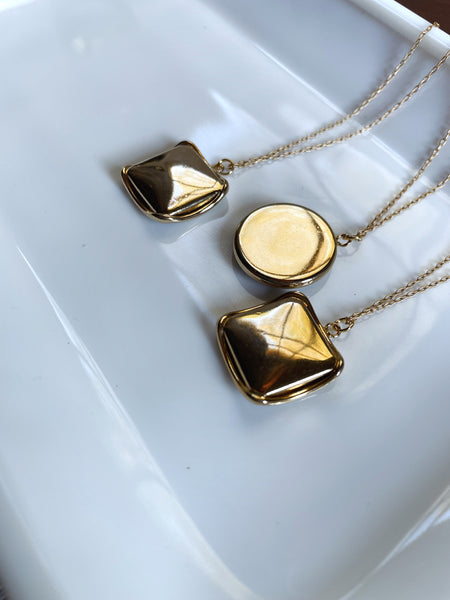 Gold Delft Pendant Necklace