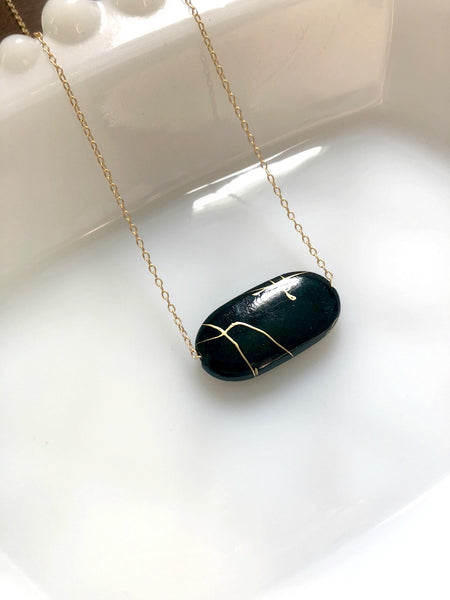 Kintsugi-Inspired Black Necklace and Print Gift Box