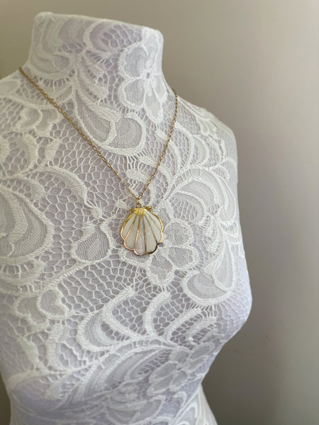 Vintage Gold Shell Pendant Necklace