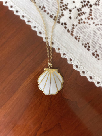 Vintage Gold Shell Pendant Necklace