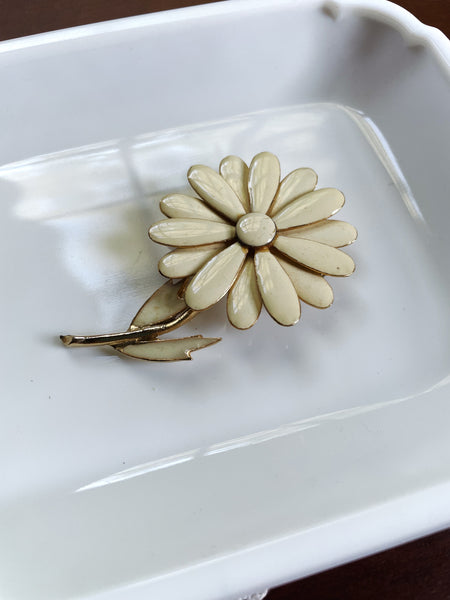 Vintage Beige and Gold Daisy Brooch