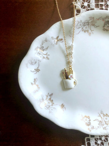 STORY Shabby Chic Necklace