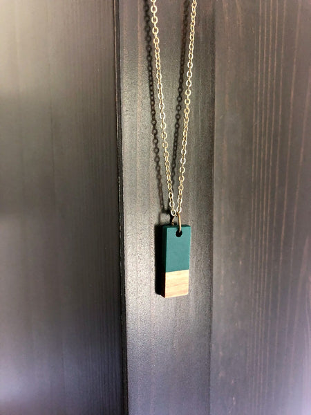 BOUNDARIES Green and Wood Bar Necklace